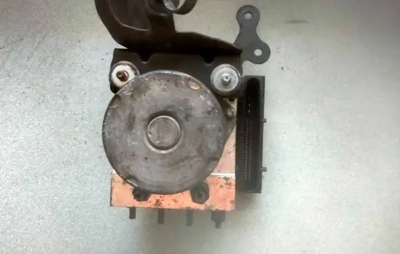 Toyota Avensis T270 ABS Pump 0265951567 0265251490