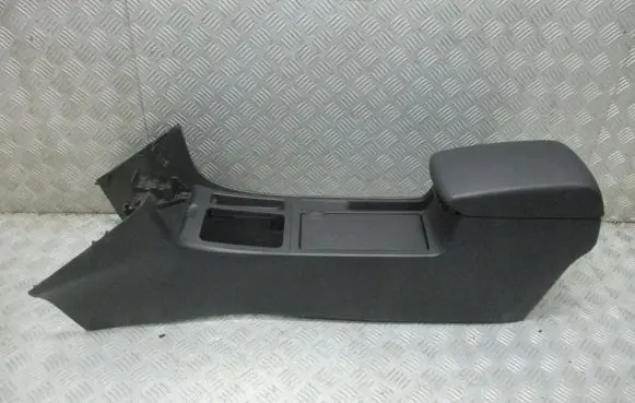 Mazda 3 I Center console