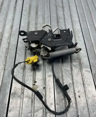 BMW 5 G30 G31 G38 Engine bonnet/hood lock/catch 7347411