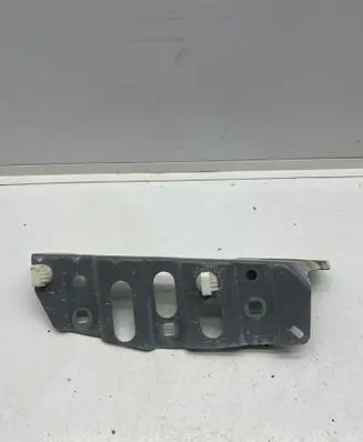 Fender mounting bracket