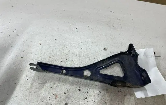 Mazda 6 Fender mounting bracket