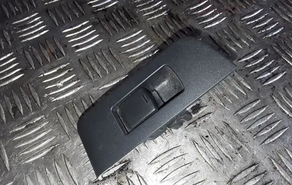 Nissan X-Trail T31 Electric window control switch 25411JG000