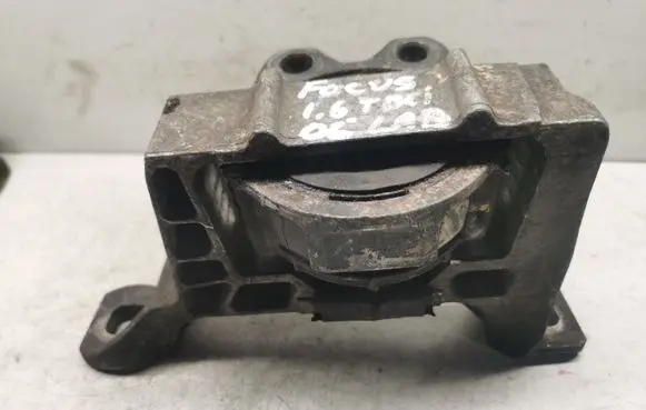 Ford Focus Engine mount bracket 307396