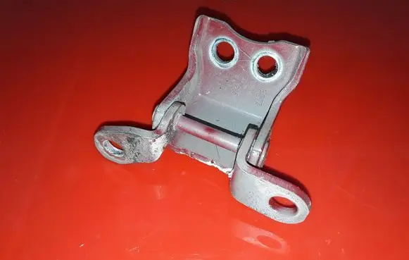 Honda Civic IX Front door lower hinge ES03