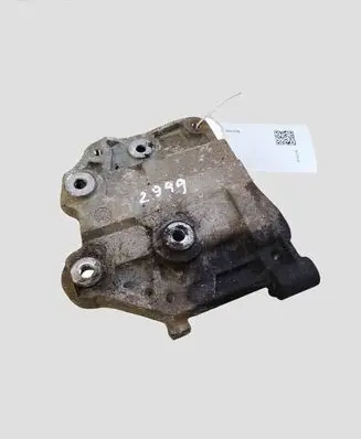 Mitsubishi L200 Engine mounting bracket