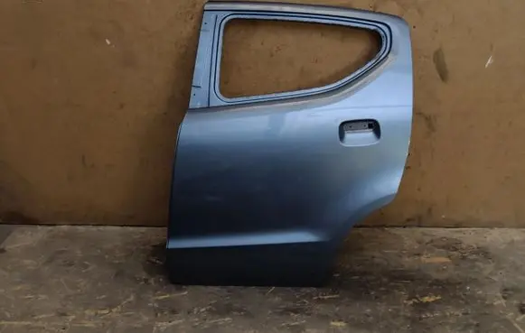 Suzuki Alto Rear door