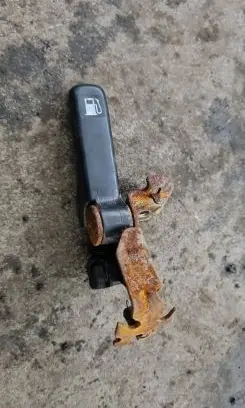 Nissan Primera Fuel tank opening switch 
