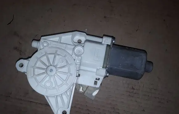 Mercedes-Benz ML W164 Front door window regulator motor A2518200842 997081102 0130822272