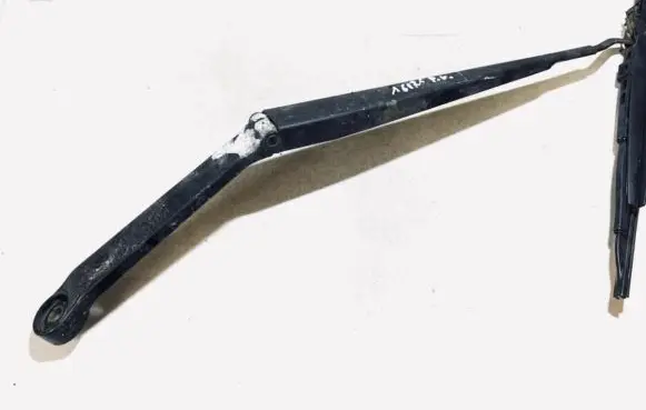 Nissan X-Trail T30 Front wiper blade arm b46rd