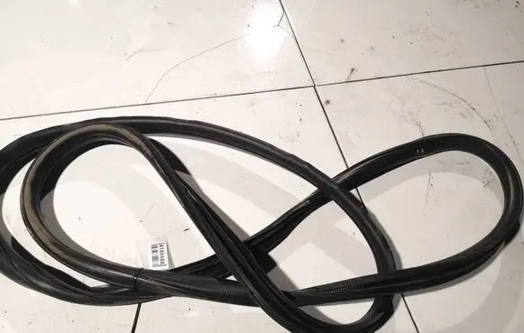 Honda Accord Rubber seal front coupe door 