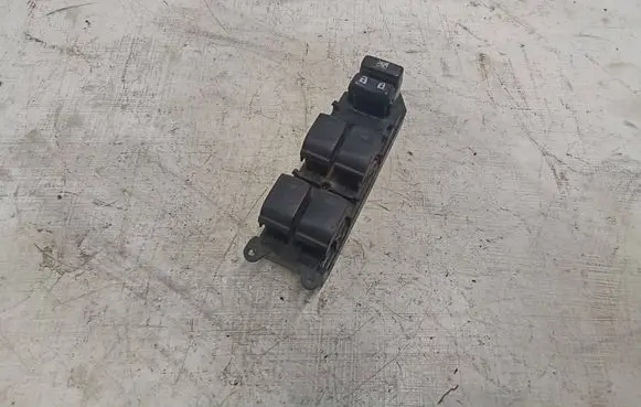 Toyota Prius (XW30) Electric window control switch 515220
