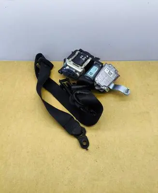 Mercedes-Benz E W212 Front seatbelt A2128606685 040968