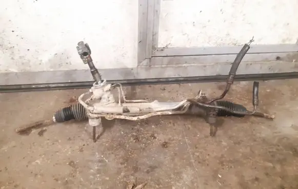 Toyota Avensis T250 Steering rack