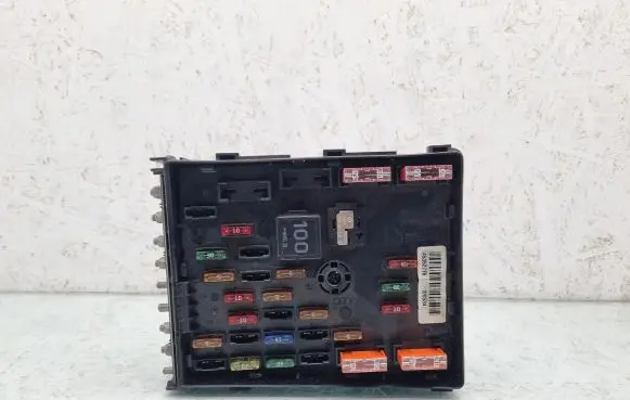 Volkswagen PASSAT B6 Fuse module 3C0937125