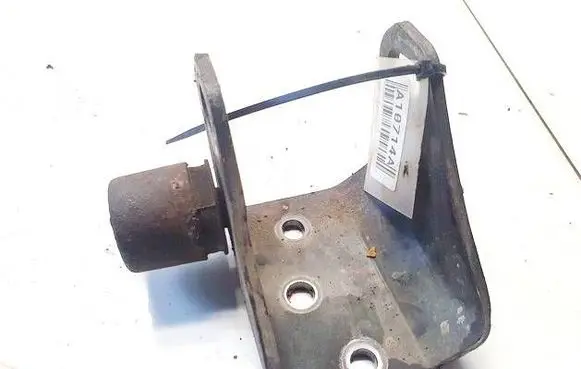 Toyota Avensis T250 Engine mounting bracket