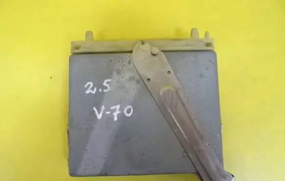 Volvo V70 Engine control unit/module 0281001802 17480075