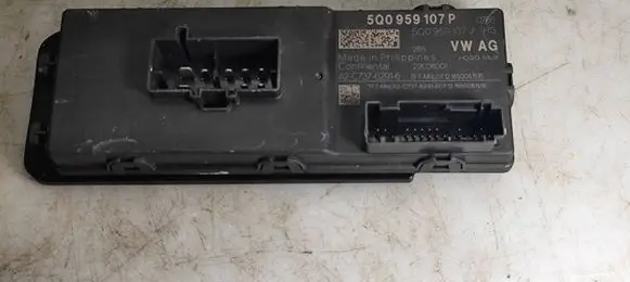 Volkswagen PASSAT B8 Tailgate/trunk control unit/module 5Q0959107J 22008001