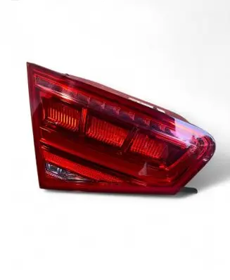 Tailgate rear/tail lights