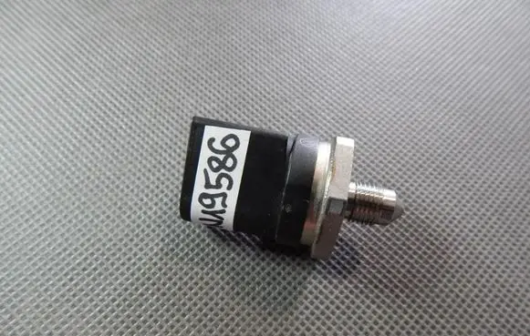Fuel pressure sensor