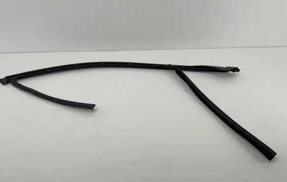 BMW 5 G30 G31 G38 Rear glass trim 51337390113 7390113