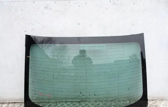 Mazda 3 III Rear windscreen/windshield window sad