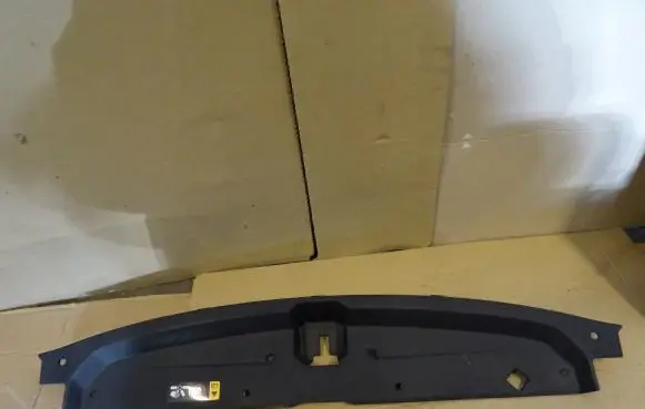 Engine bonnet/hood lock trim molding