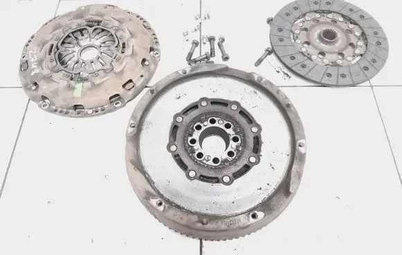 Toyota Avensis T250 Clutch set kit 134500r010 3125005120 3121005071