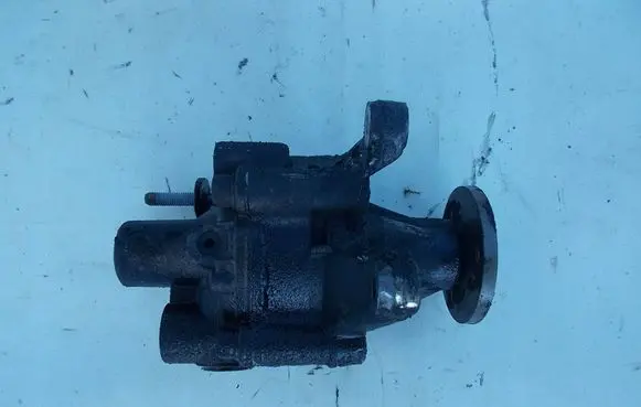BMW 7 E38 Power steering pump