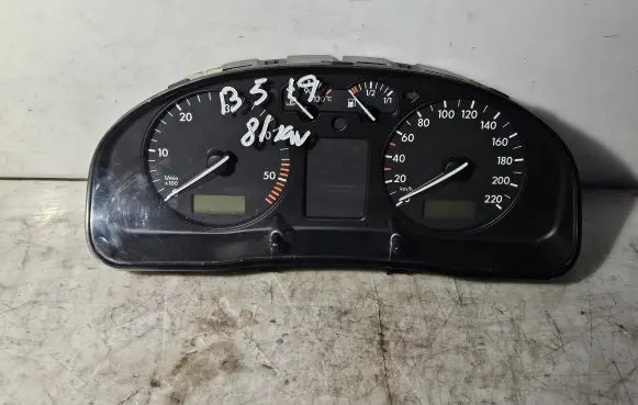 Volkswagen PASSAT B5 Speedometer (instrument cluster) 3B0919880D
