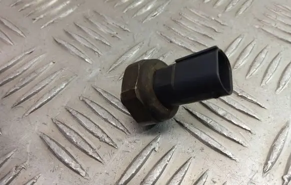 BMW 7 E65 E66 Air conditioning (A/C) pressure sensor 8370623