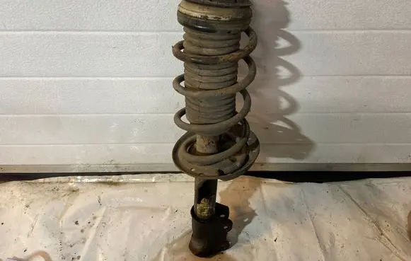 Opel Corsa D Front shock absorber/damper 13214358 GP27385