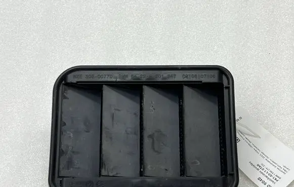 BMW 1 F40 Quarter panel pressure vent 9315933 9201647