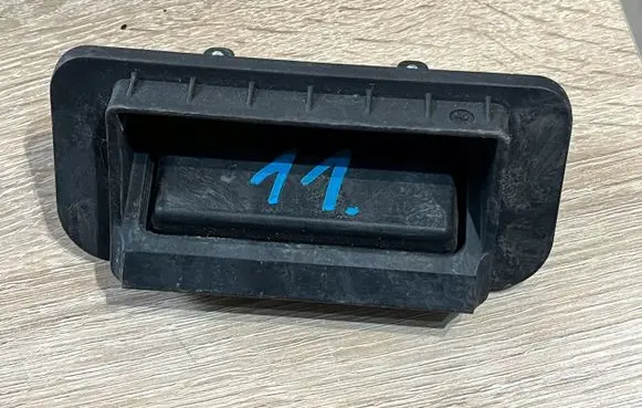 Mercedes-Benz E W212 Tailgate opening switch 2218702410