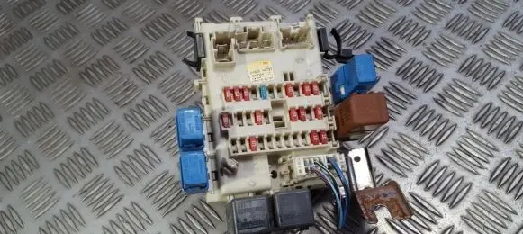 Nissan Primera Fuse box set 24350av700 1220041