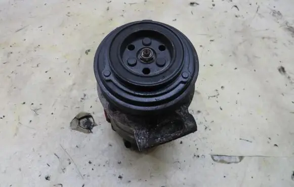 Jaguar XE Air conditioning (A/C) compressor (pump) CPLA-199D629-BE