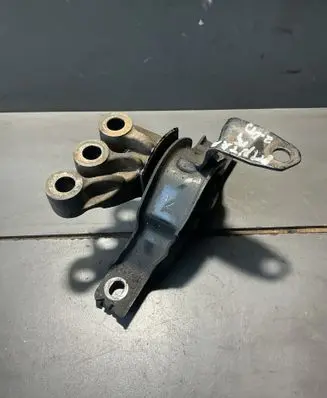 Opel Antara Engine mount bracket X04908