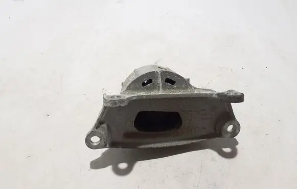 MG ZS Engine mount bracket 10592201