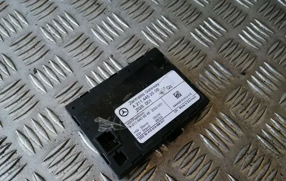 Mercedes-Benz E W211 Gateway control module A2114452500 A2115403545