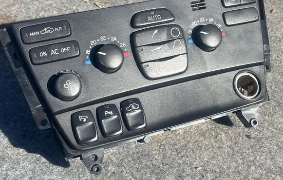 Volvo V70 Climate control unit 30746022 07W01E05 SN1619523