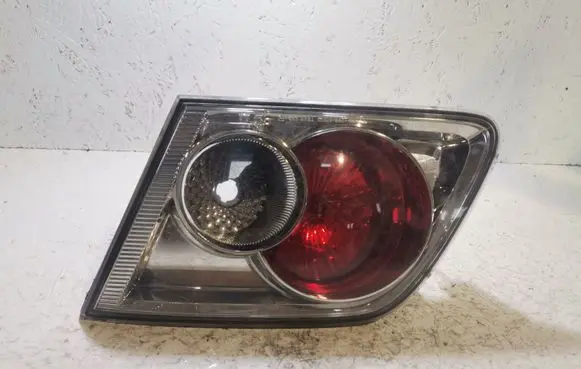 Tailgate rear/tail lights