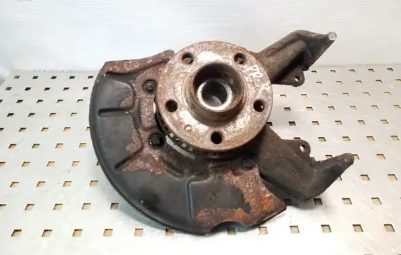 Volkswagen New Beetle Front wheel hub