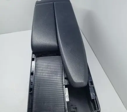 Mercedes-Benz C W204 Center console A20468060500009051