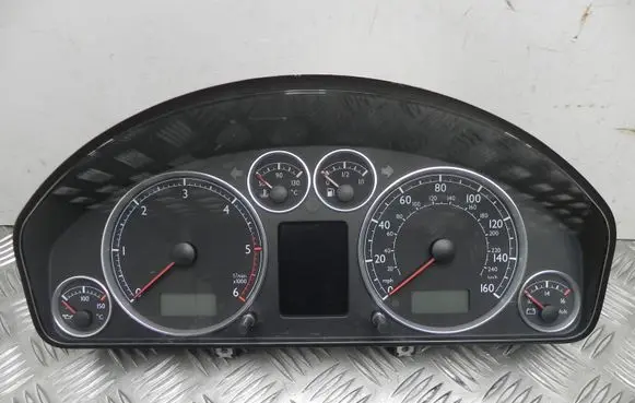 Volkswagen Sharan Speedometer (instrument cluster) 7M3920940N
