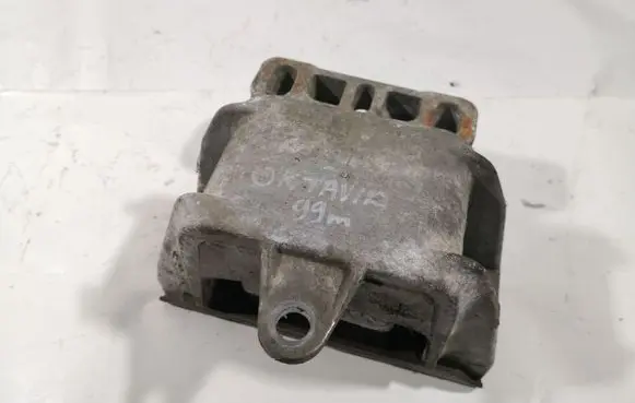 Skoda Octavia Mk1 (1U) Engine mount bracket 1J0199555