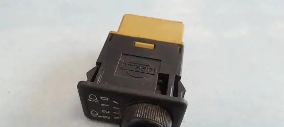 Nissan Sunny Headlight level height control switch