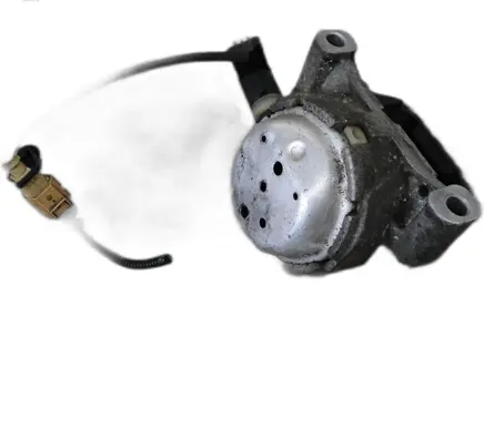 Engine mount vacuum valve