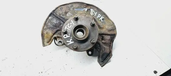 Toyota Corolla Verso AR10 Front wheel hub
