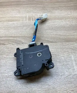 Toyota RAV 4 (XA20) Air flap motor/actuator 0637008330