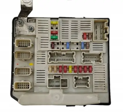 Renault Megane II Fuse module 8200481866J