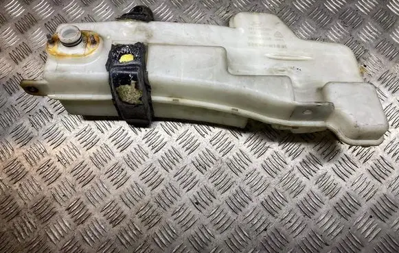 Hyundai Terracan Windshield washer fluid reservoir/tank 98610H1001